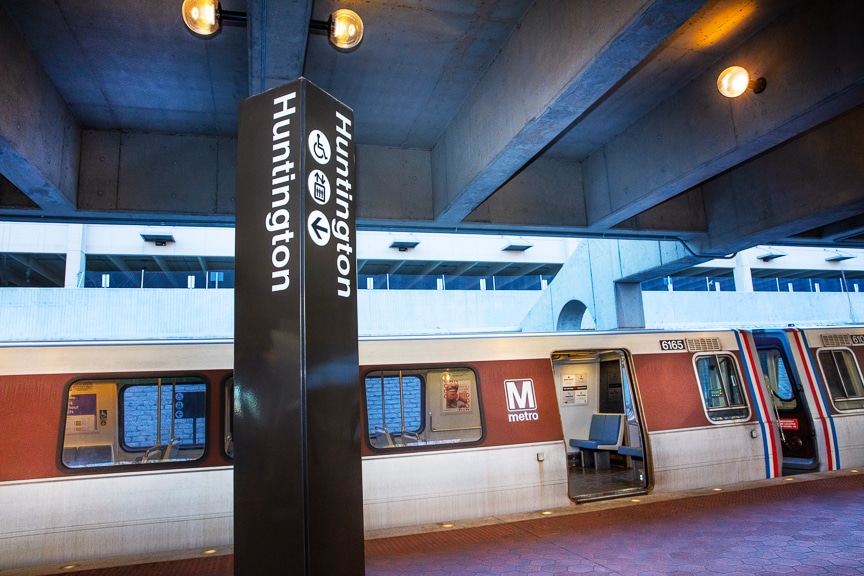 Huntington Metro station train - luxury apartment for rent alexandria va southalex