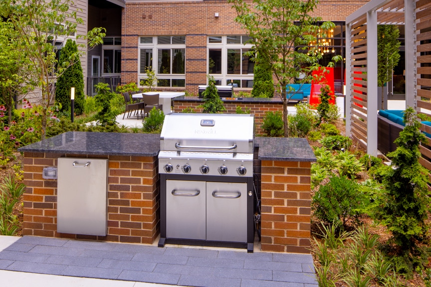 Outdoor kitchen and grilling station - South Alex luxury apartments Alexandria VA