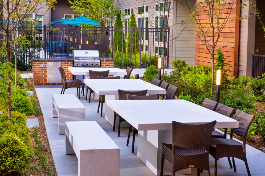 Outdoor grilling station with dining area south alex luxury apartments alexandria va